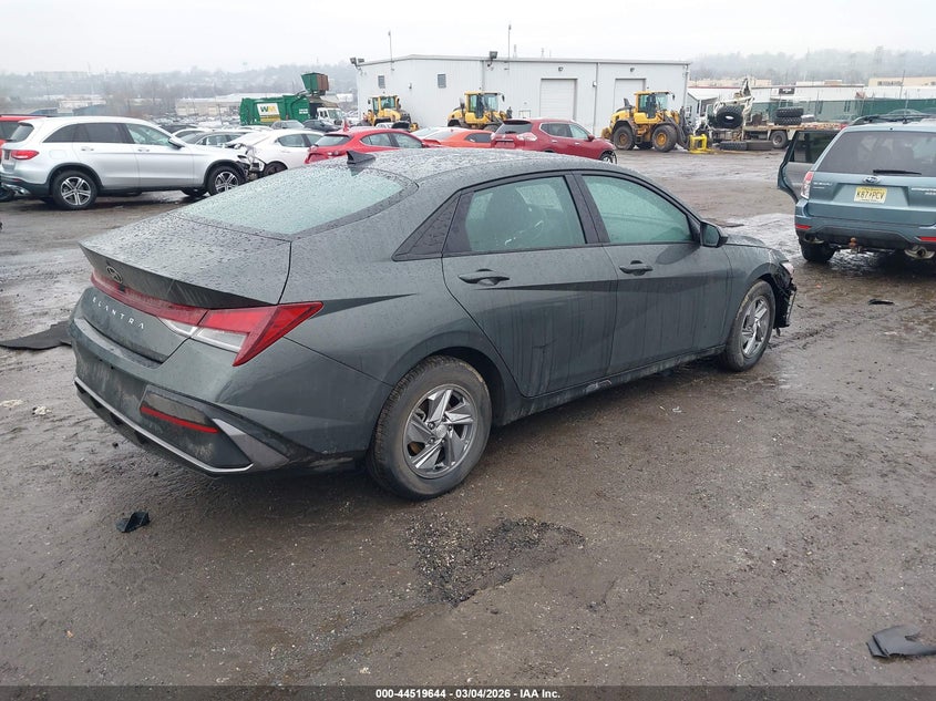 2025 Hyundai Elantra Se