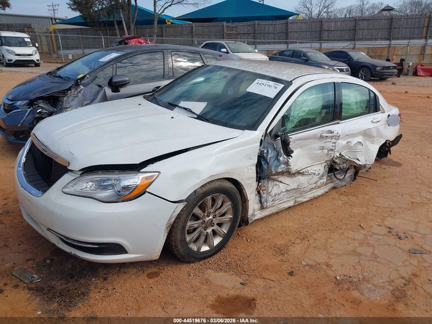 2013 Chrysler 200 Touring