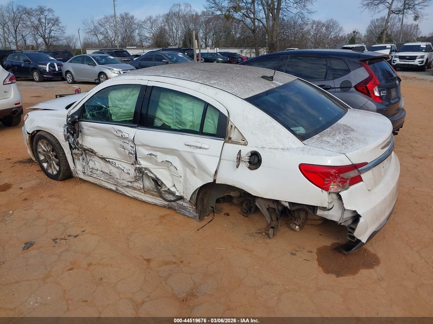 2013 Chrysler 200 Touring