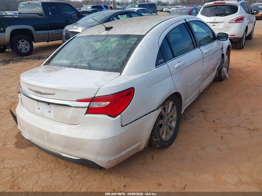 2013 Chrysler 200 Touring