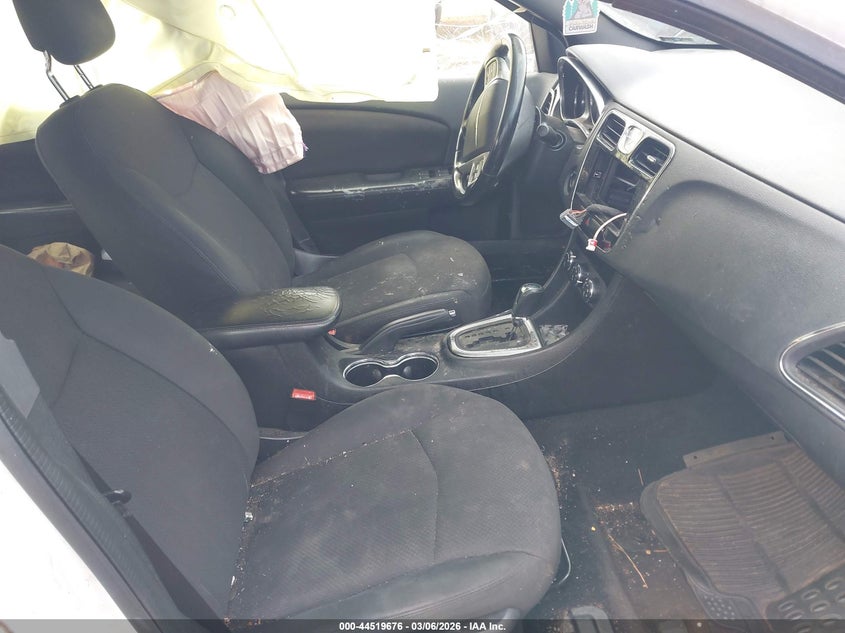 2013 Chrysler 200 Touring