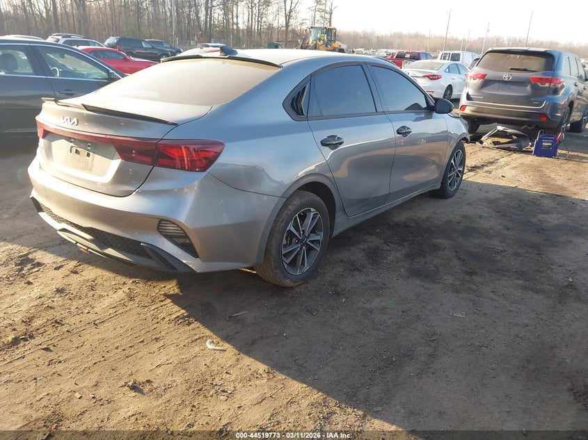 VIN 3KPF24AD7RE810002 2024 KIA FORTE LXS