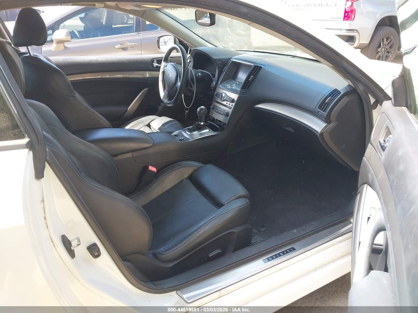 2011 Infiniti G37 Journey