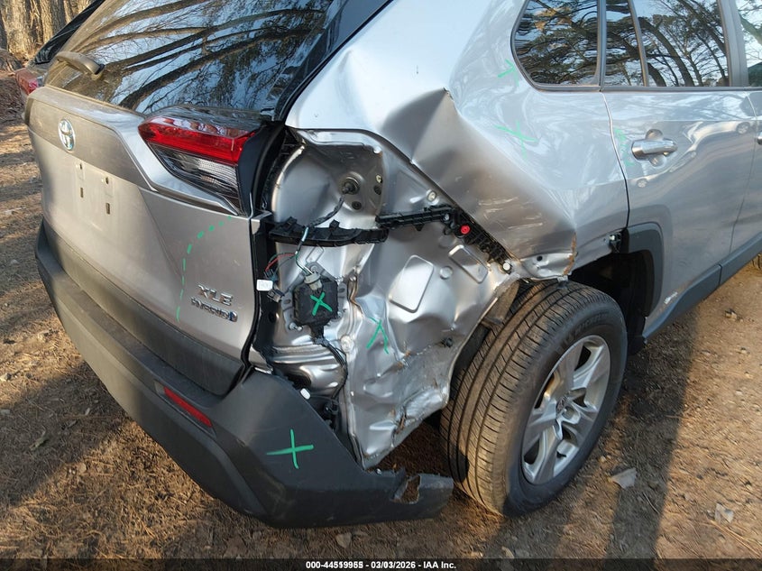 VIN 4T3RWRFV5NU050795 2022 TOYOTA RAV4 HYBRID XLE