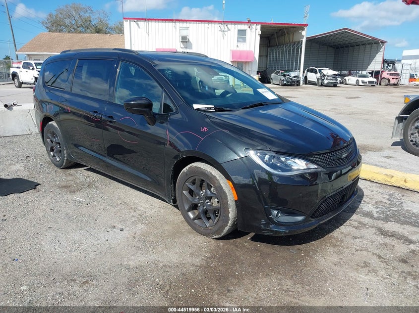 2018 Chrysler Pacifica Touring L Plus