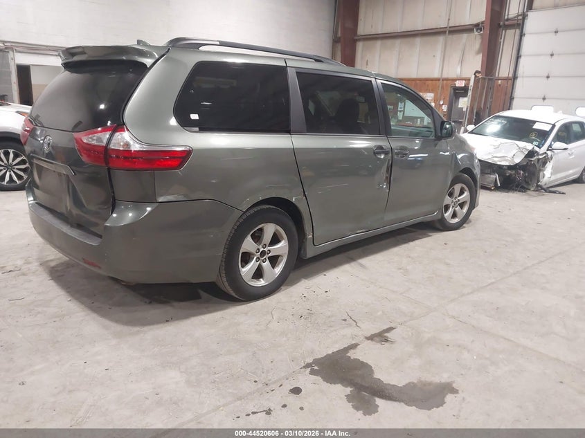 2018 Toyota Sienna Le 8 Passenger
