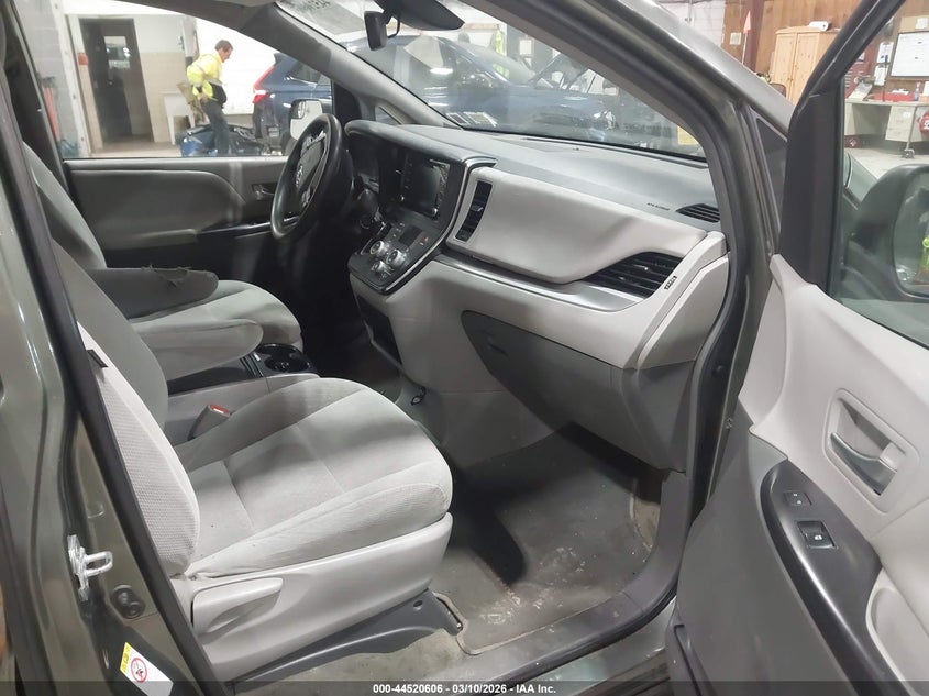 2018 Toyota Sienna Le 8 Passenger