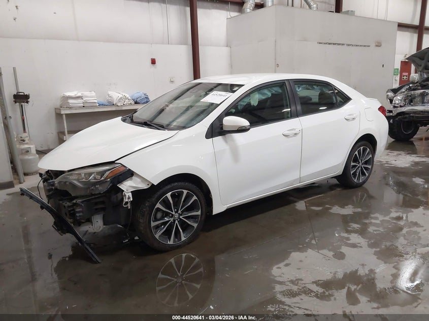 2018 Toyota Corolla Se 5YFBURHE7JP758619 photo 1