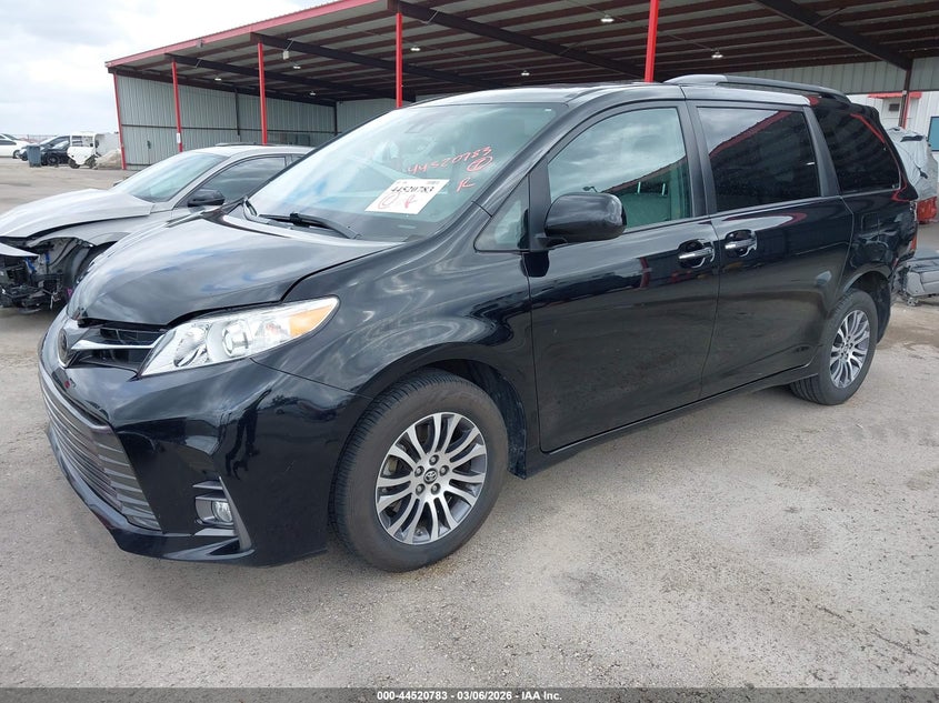 2019 Toyota Sienna Xle 8 Passenger