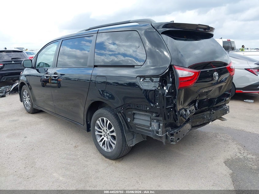 2019 Toyota Sienna Xle 8 Passenger