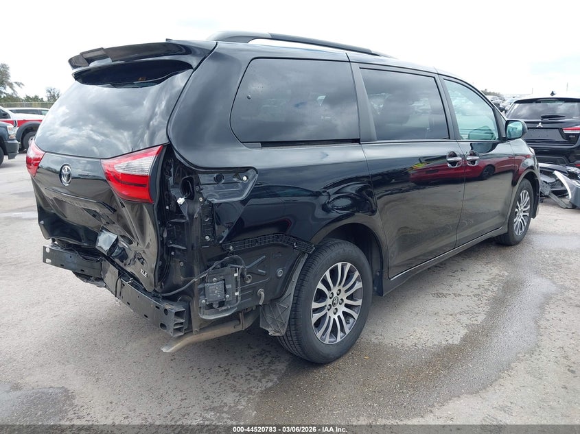 2019 Toyota Sienna Xle 8 Passenger