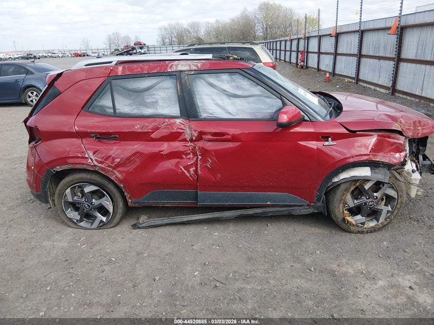 2022 Hyundai Venue Sel VIN: KMHRC8A3XNU183702 Lot: 44520885