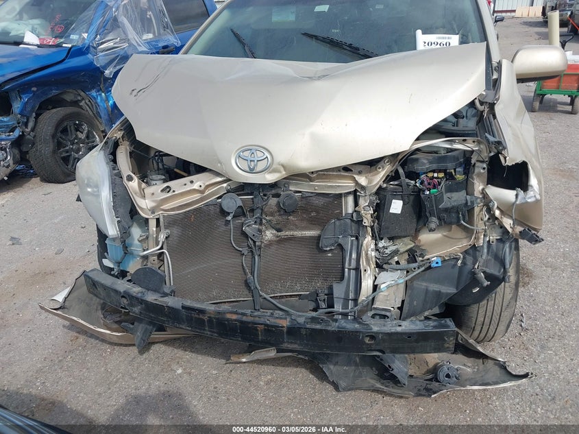 2014 Toyota Sienna Xle V6 8 Passenger VIN: 5TDYK3DC4ES517924 Lot: 44520960