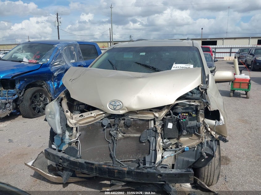 2014 Toyota Sienna Xle V6 8 Passenger VIN: 5TDYK3DC4ES517924 Lot: 44520960