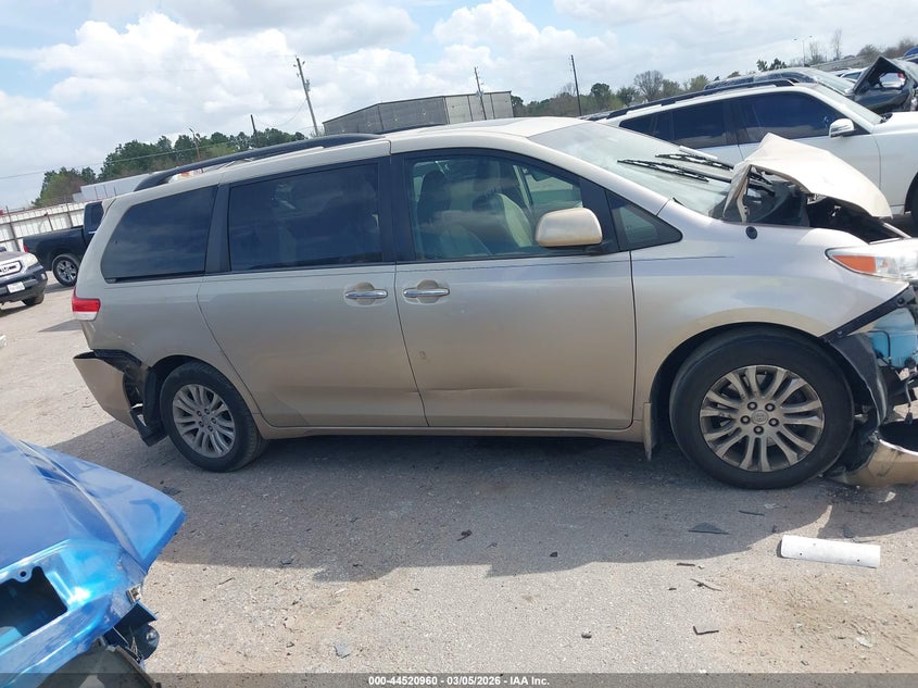 2014 Toyota Sienna Xle V6 8 Passenger VIN: 5TDYK3DC4ES517924 Lot: 44520960