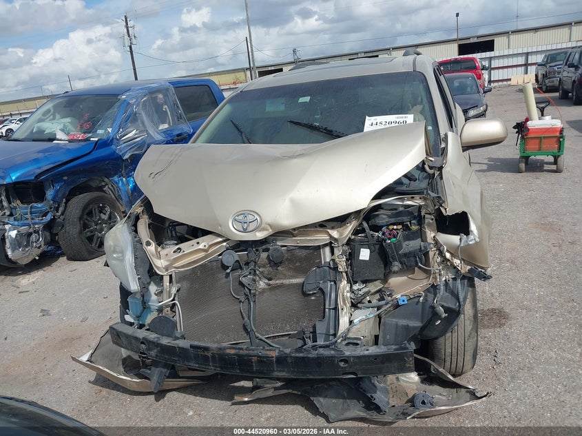 2014 Toyota Sienna Xle V6 8 Passenger VIN: 5TDYK3DC4ES517924 Lot: 44520960