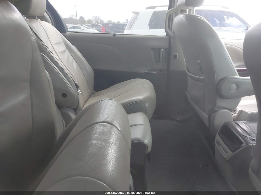 2014 Toyota Sienna Xle V6 8 Passenger VIN: 5TDYK3DC4ES517924 Lot: 44520960