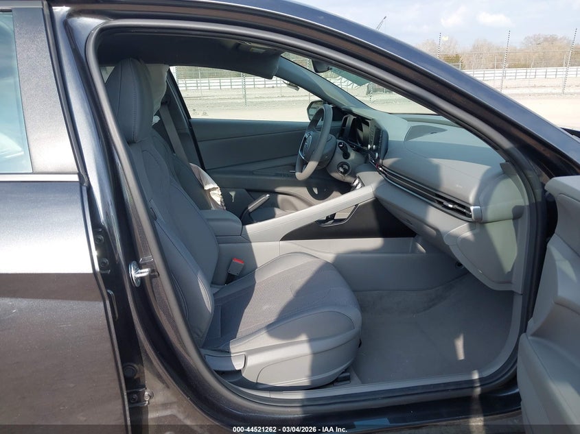 2023 Hyundai Elantra Se