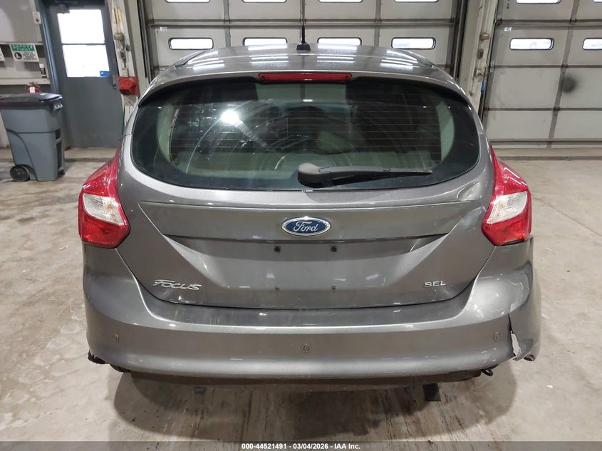 1FAHP3M29CL245299 2012 Ford Focus 2.0 Sel grey
