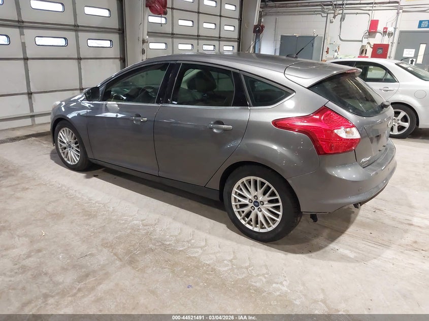 1FAHP3M29CL245299 2012 Ford Focus 2.0 Sel grey