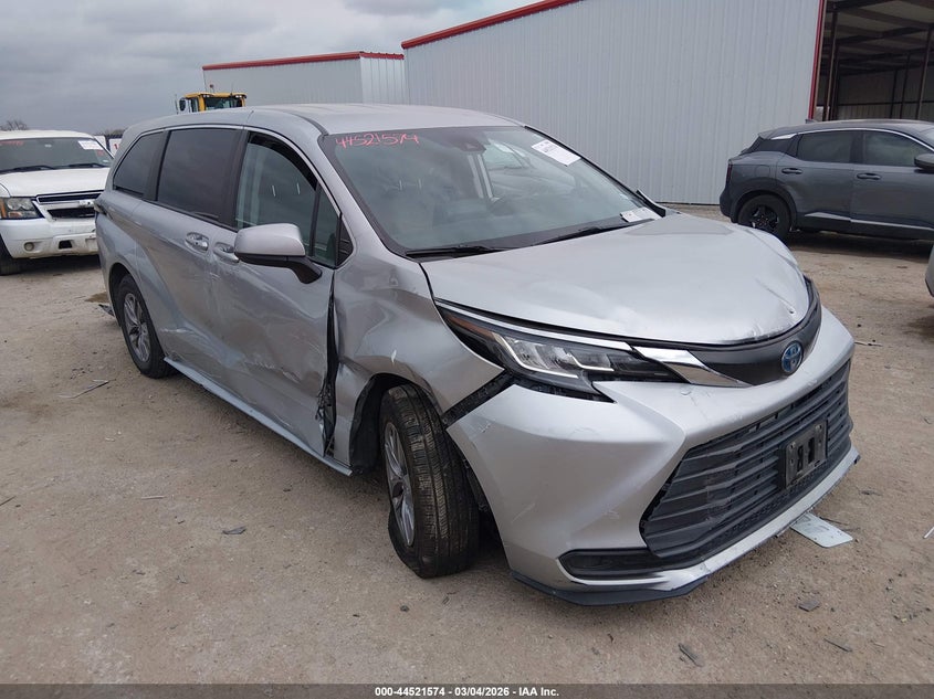 2022 Toyota Sienna Le