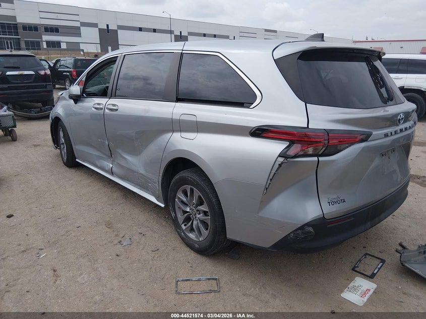 2022 Toyota Sienna Le