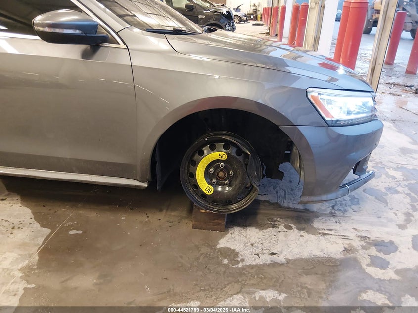 2018 Volkswagen Passat 2.0T Se VIN: 1VWBA7A3XJC008417 Lot: 44521789