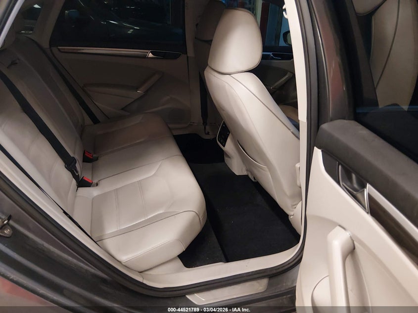 2018 Volkswagen Passat 2.0T Se VIN: 1VWBA7A3XJC008417 Lot: 44521789