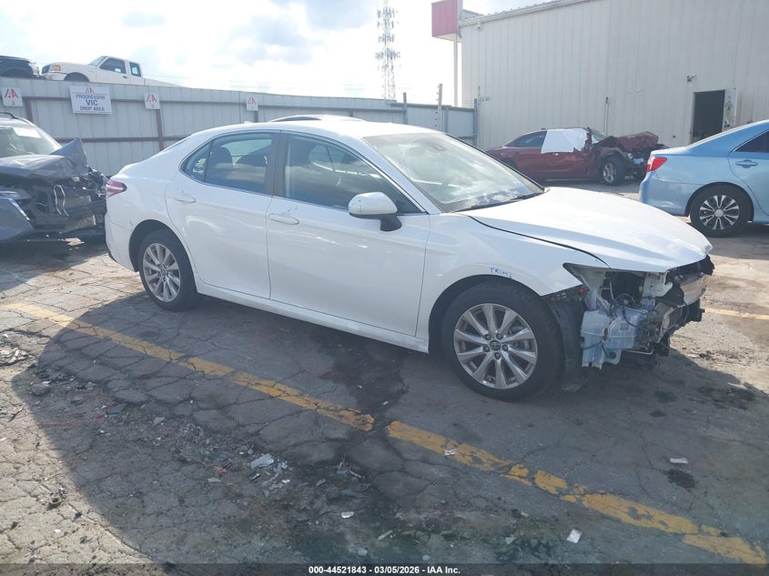 TOYOTA CAMRY LE 2019