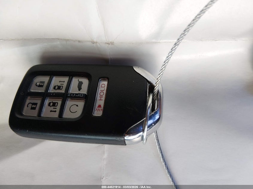 VIN 5FNRL6H8XJB017693 2018 HONDA ODYSSEY TOURING