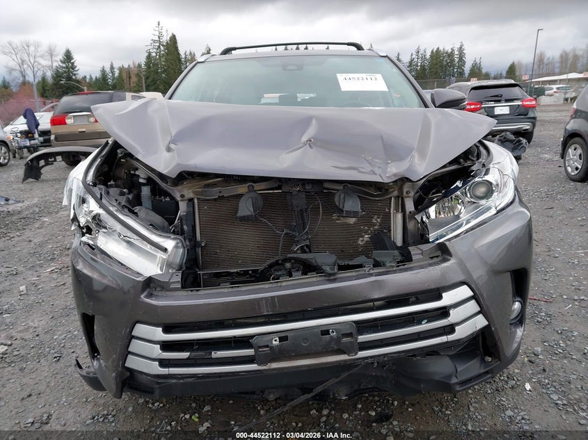 VIN 5TDJZRFH1JS534568 2018 TOYOTA HIGHLANDER XLE