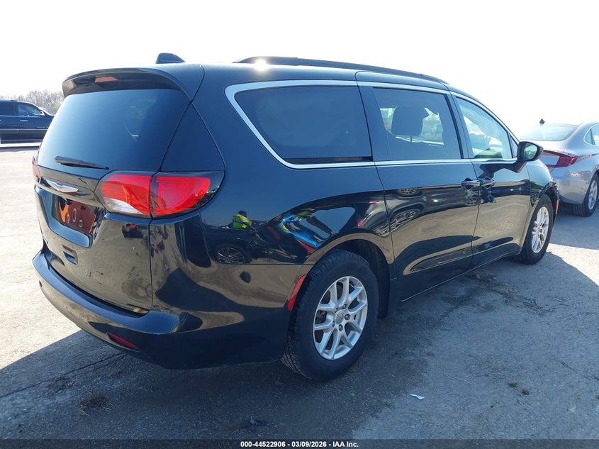 2020 Chrysler Voyager Lxi