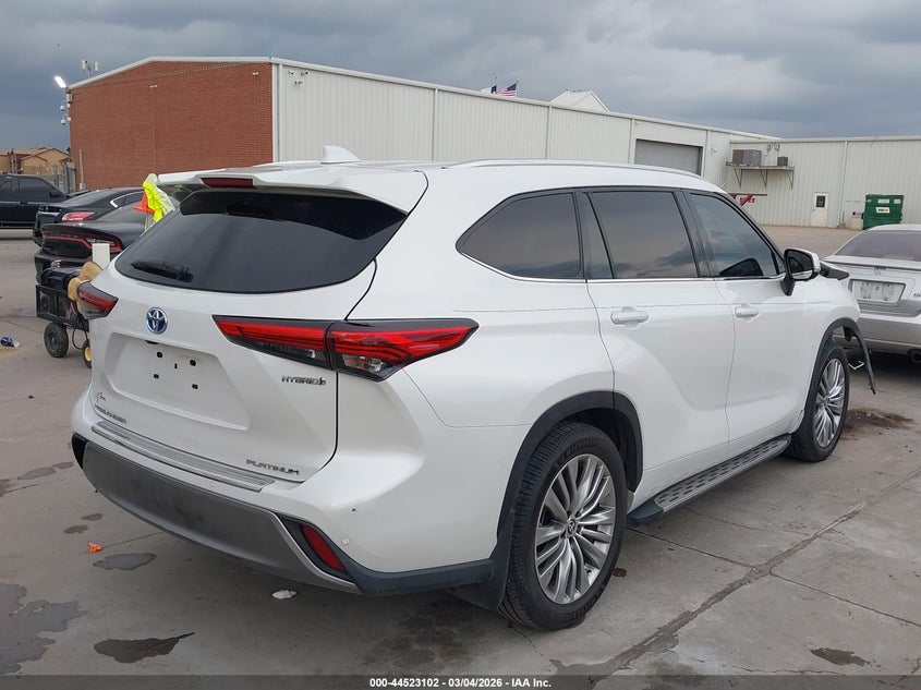 2023 Toyota Highlander Hybrid Platinum