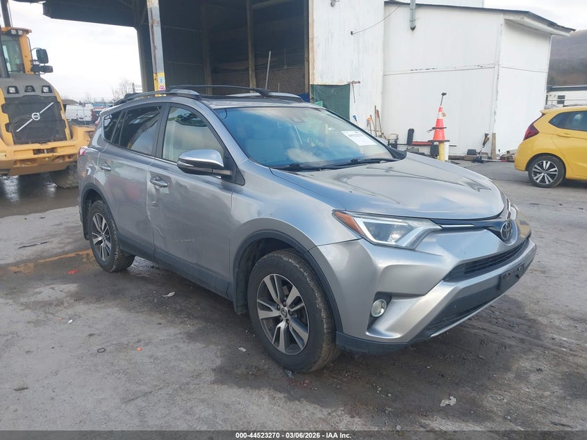 JTMRFREV2JD244256 TOYOTA RAV4 Photo 1