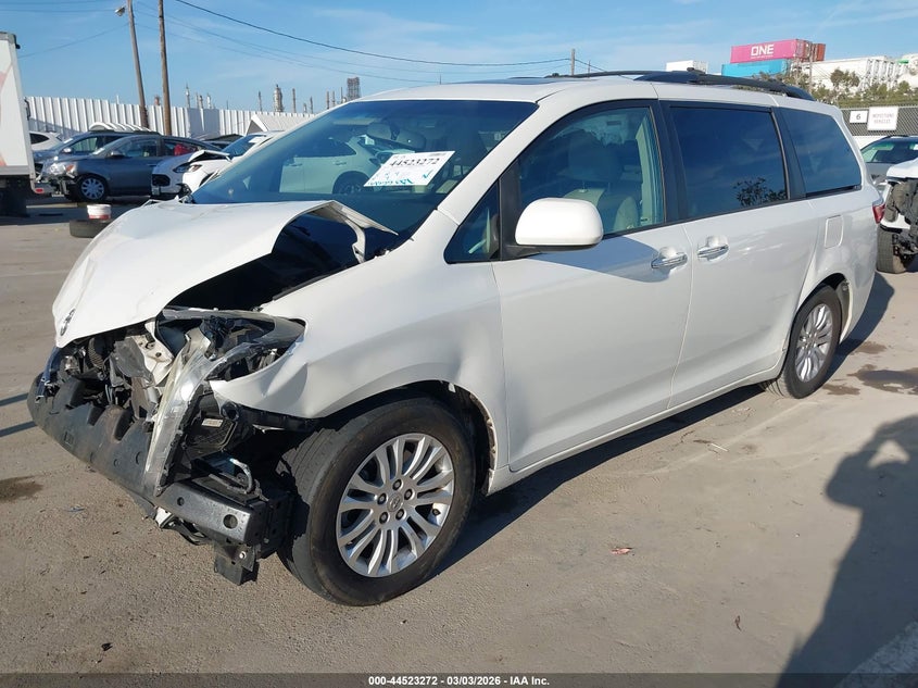 2015 Toyota Sienna Xle 8 Passenger