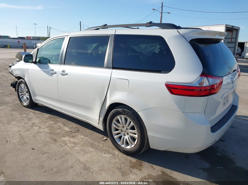 2015 Toyota Sienna Xle 8 Passenger