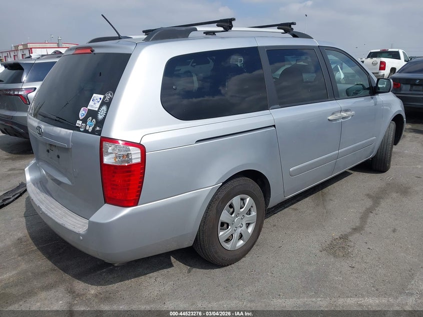 2010 Kia Sedona Lx