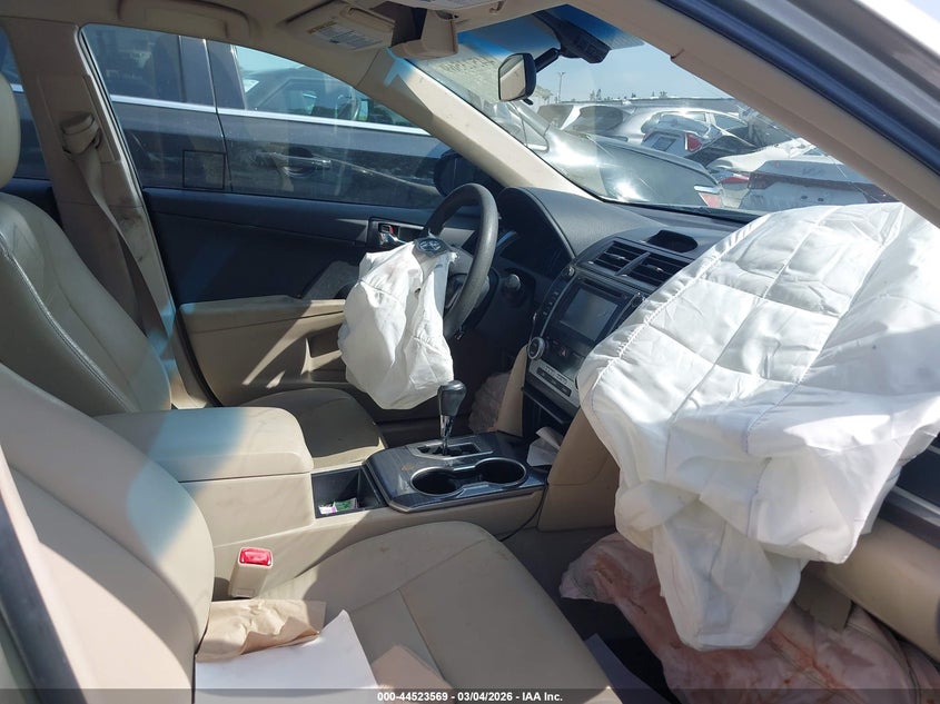 2014 Toyota Camry Hybrid Le