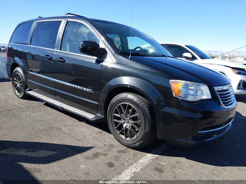2013 Chrysler Town & Country Touring