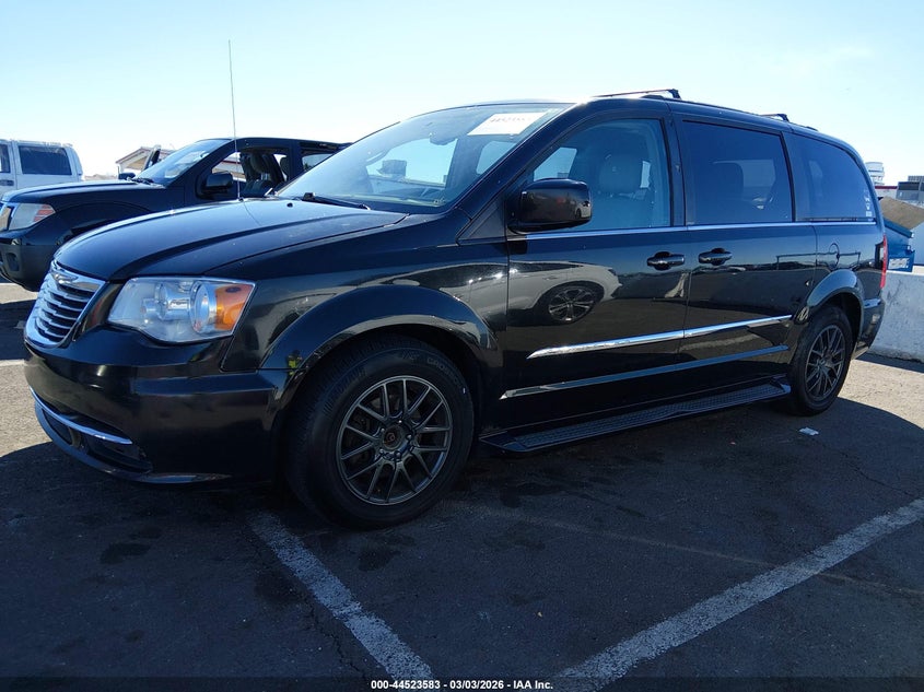 2013 Chrysler Town & Country Touring