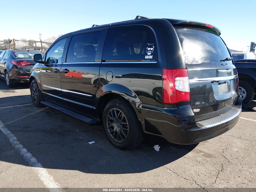 2013 Chrysler Town & Country Touring