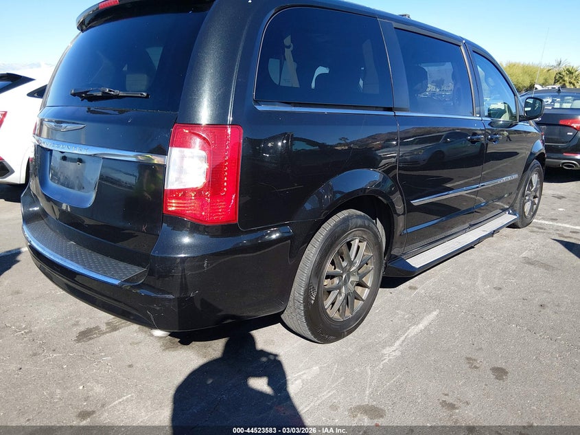 2013 Chrysler Town & Country Touring