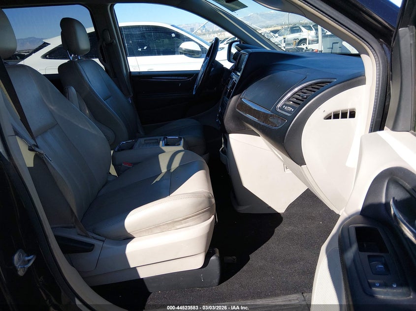 2013 Chrysler Town & Country Touring