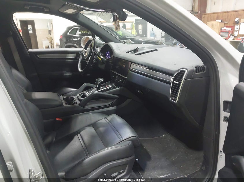 2023 Porsche Cayenne Platinum Edition