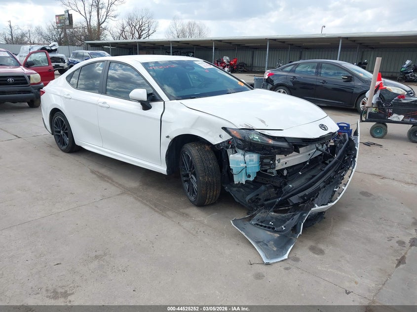TOYOTA CAMRY SE 2025