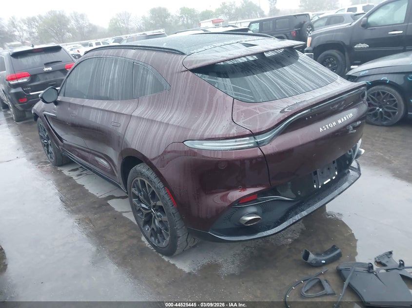 2021 Aston Martin Dbx