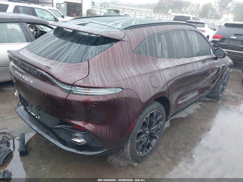 2021 Aston Martin Dbx