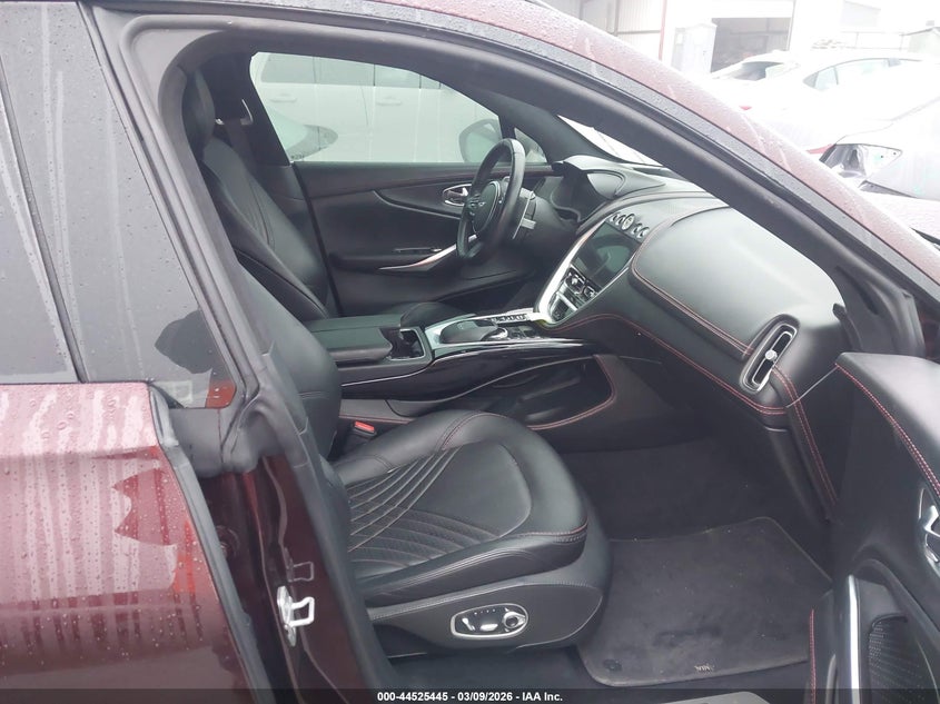 2021 Aston Martin Dbx