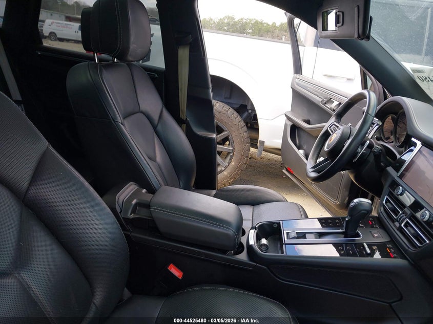 2023 Porsche Macan T