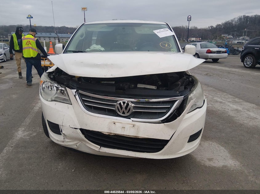 2010 Volkswagen Routan Se VIN: 2V4RW3D10AR195363 Lot: 44525544